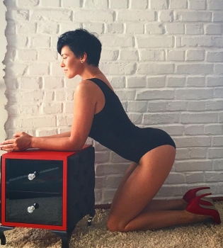 Даша Астафьева поделилась архивными снимками с длинными волосами