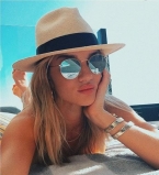 Красотка на отдыхе: Роузи Хантингтон-Уайтли показала идеальную фигуру в бикини