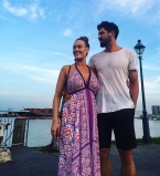 Беременная жена Максима Чмерковского демонстрирует внушительных размеров животик