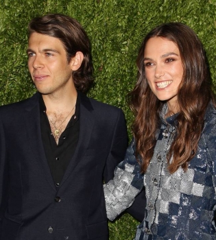 Кира Найтли с супругом Джеймсом Райтоном посетила вечеринку Chanel