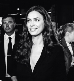 Телешоу, показы, вечеринки: Ирина Шейк показала, как проводит время в Москве