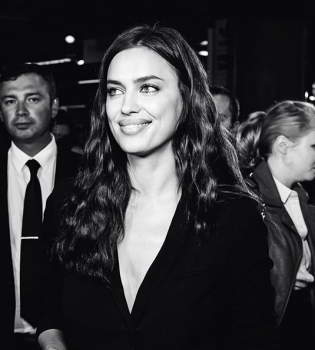 Телешоу, показы, вечеринки: Ирина Шейк показала, как проводит время в Москве