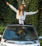 Светлана Тарабарова перед свадьбой раскрасила свой автомобиль