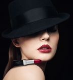 Стойкая помада Deluxe - стиль в каждой детали