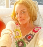 Веселье продолжается: Линдси Лохан опубликовала новые фото с отдыха в Греции