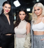 Фотоотчет: семейство Кардашьян-Дженнер на показе новой коллекции Канье Уэста