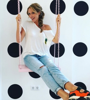 Катя Осадчая отмечает свое 33-летие в Одессе