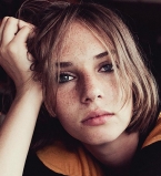 18-летняя дочь Умы Турман представила свою первую рекламную кампанию