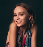 Поклонники в восторге от новых студийных фото Лили-Роуз Депп