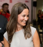 Cтильная Пиппа Миддлтон очаровала участников благотворительной акции в Лондоне