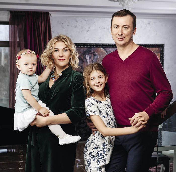 Валерий Жидков с женой и детьми