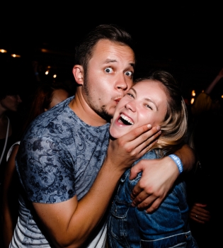 Артем Гагарин с женой и детьми побывал в Юрмале