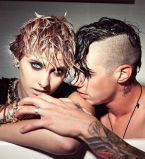 18-летняя дочь Майкла Джексона снялась в провокационной фотосессии с голым бойфрендом