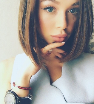 Мария Яремчук демонстрирует стройную фигуру на отдыхе в Карпатах