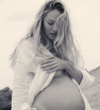 Смело: беременная Кэндис Свенйпол снялась обнаженной в воде