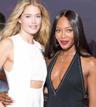 Звезды в сборе: Даутцен Крус позирует с Наоми Кэмпбелл, Эмили Ратаковски, Карли Клосс и другими супермоделями