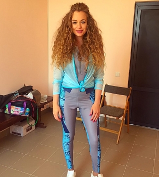 Дочь Яны Соломко унаследовала у мамы пышные кудряшки