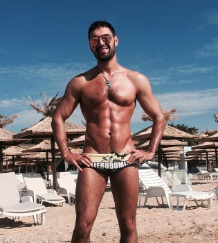 Виталий Козловский поделился секретом мускулистого тела в своих клипах