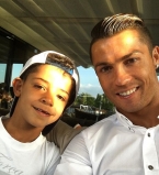 Заботливый отец: Криштиану Роналду делает уроки с сыном