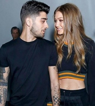 Стильный выход: Джиджи Хадид и Зейн Малик посетили Неделю моды в Лондоне