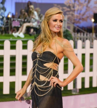 Пэрис Хилтон прошлась по подиуму показа Philipp Plein