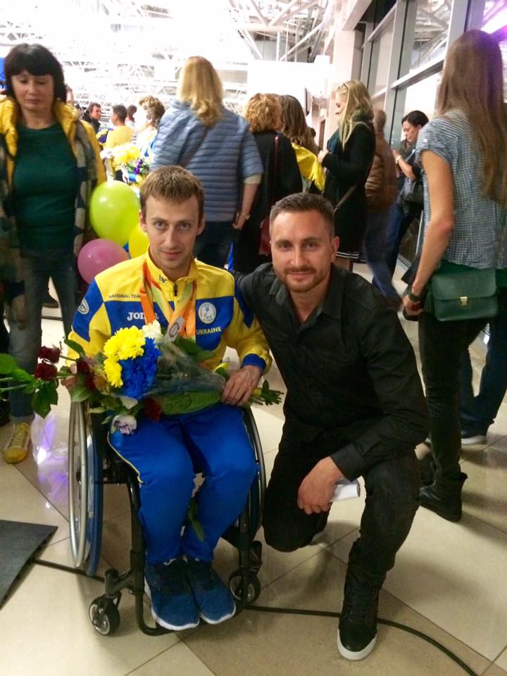 Украинские звезды встретили паралимпийцев в аэропорту Борисполь
