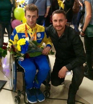 Украинские звезды встретили паралимпийцев в аэропорту Борисполь