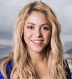 Семейное селфи: Шакира опубликовала веселое фото с мамой и папой