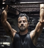 Мужественный и сексуальный Джастин Теру снялся в фотосессии для мужского глянца