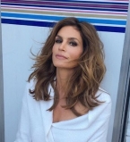 Влюблены и счастливы: Синди Кроуфорд позирует с супругом