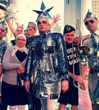 Архивные снимки и теплые слова: звезды поздравили Андрея Данилко с днем рождения