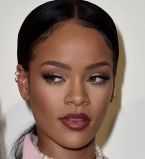 Рианна шокировала поклонников новой прической