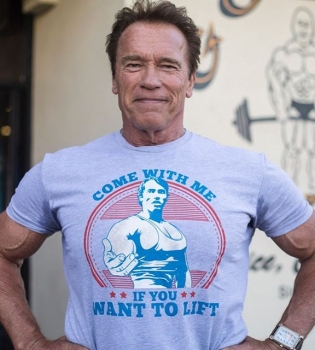 Арнольд Шварценеггер веселится с сыном на Октоберфесте