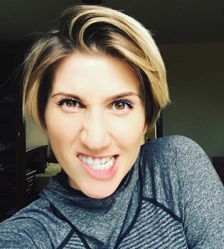 Анита Луценко продемонстрировала идеальный пресс после рождения ребенка