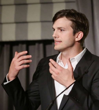 Эштон Катчер рассказал о сложностях изучения русского: &quot;Это очень агрессивный язык&quot;