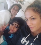 Трогательно: Дженнифер Лопес позирует с любимым сыном