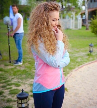 Яна Соломко показала подросшую кудряшку-дочь