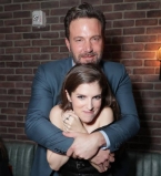 Фотофакт: Бен Аффлек заобнимал Анну Кендрик на премьере в Лос-Анджелесе