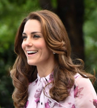 Королева цветов: Кейт Миддлтон восхищает нежным нарядом