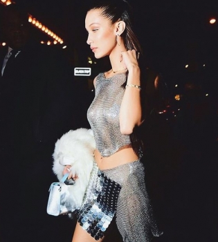 Как это было: Белла Хадид поделилась яркими кадрами с празднования дня рождения