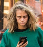 Кара Делевинь шокировала поклонников своим неряшливым видом