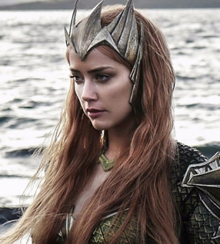 Воинственная и прекрасная: в сети появилось первое фото Эмбер Херд в фильме &laquo;Лига справедливости&raquo;