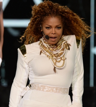 50-летняя сестра Майкла Джексона ждет первенца