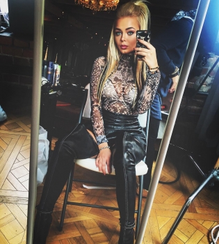 Сексуальная Алина Гросу продемонстрировала ошеломляющий бюст