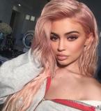 Кайли Дженнер призналась, зачем увеличила губы: &quot;Мне казалось, что меня никто не захочет поцеловать&quot;