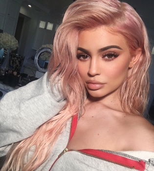 Кайли Дженнер призналась, зачем увеличила губы: &quot;Мне казалось, что меня никто не захочет поцеловать&quot;