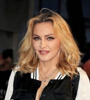 Мадонна признана женщиной года