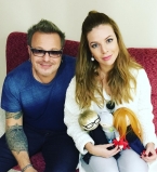 Владимир Пресняков носит любимую жену на руках