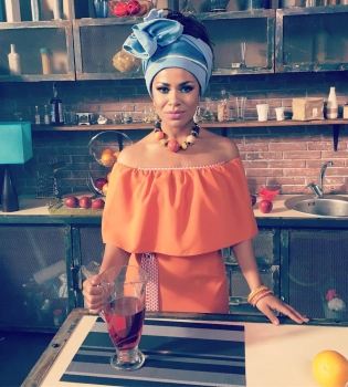 Словно солнце: Гайтана сделала себе прическу в африканском стиле