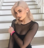 Кайли Дженнер накрасила трехлетнюю дочь Ким Кардашьян черной помадой